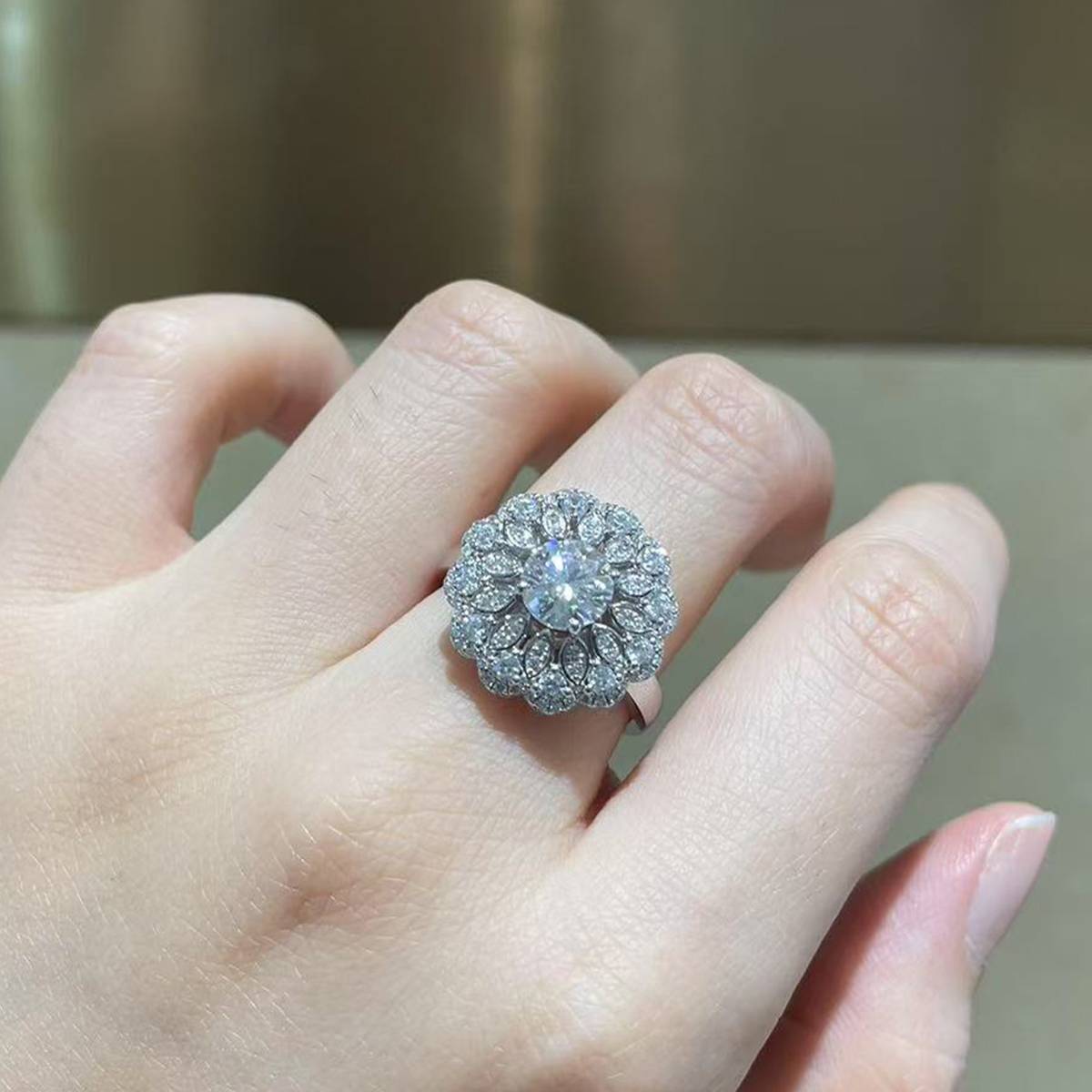 豪华满钻女戒S925银镀白金定制选款主石莫桑钻1.0ct/副石高碳钻